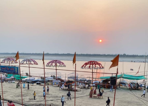 Located 100 meters from Samridhi Home Stay