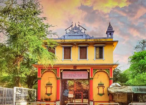 Located 1.5 km from Samridhi Home Stay